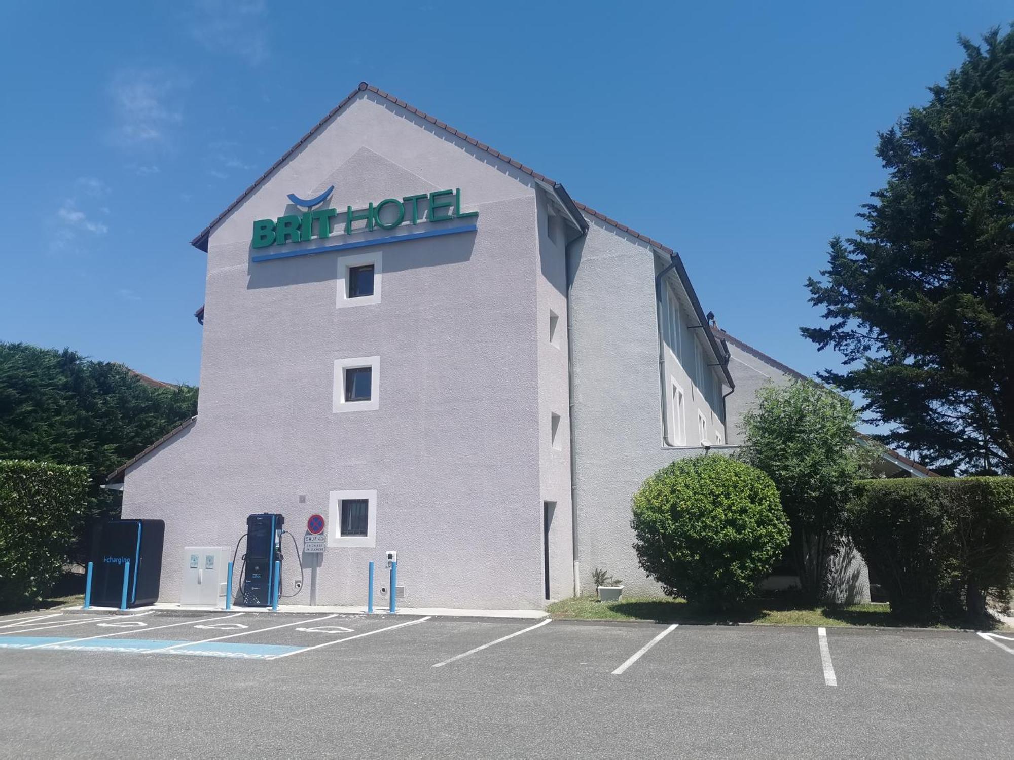 Brit Hotel Confort Pau Lons Экстерьер фото