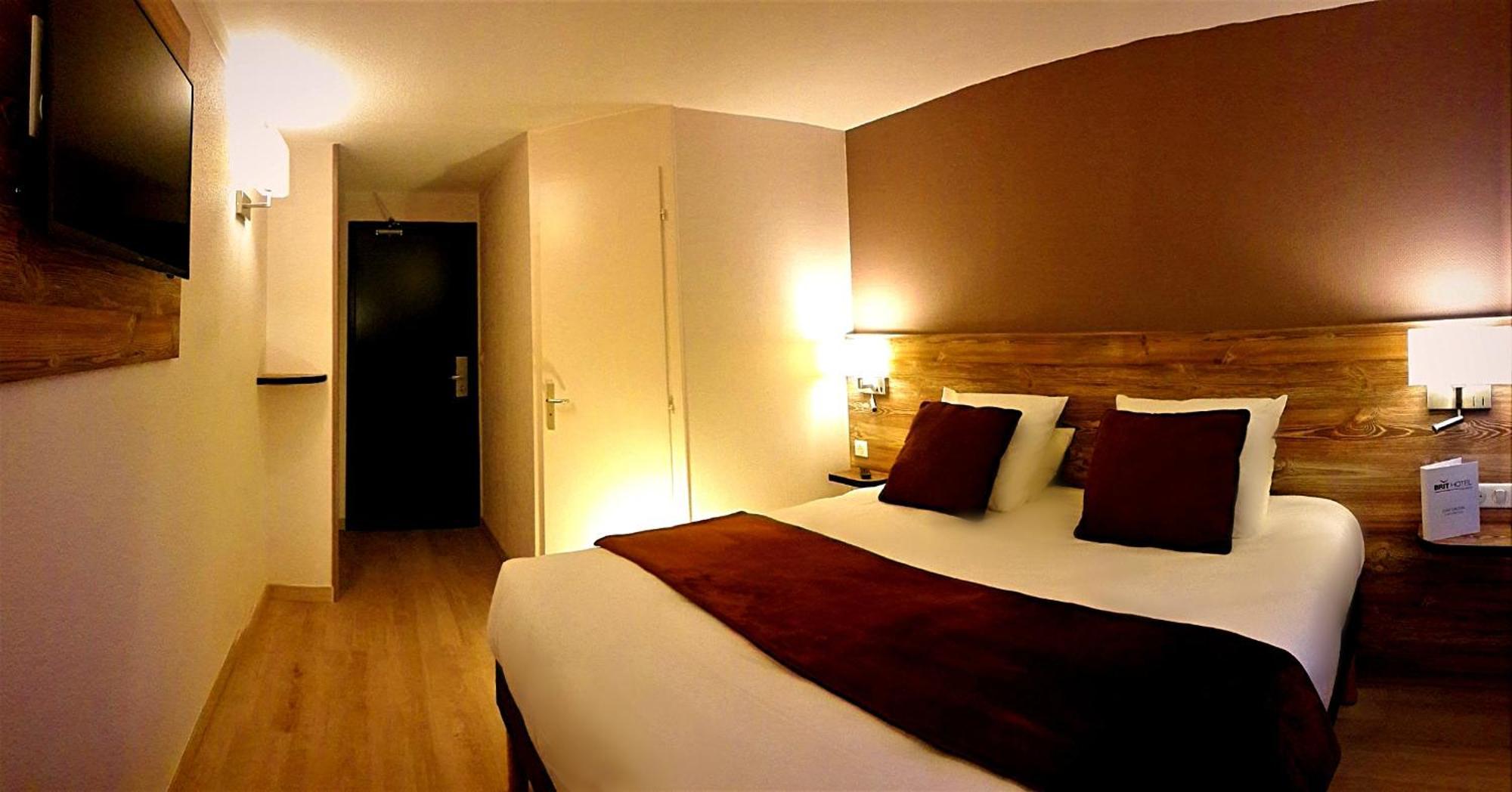 Brit Hotel Confort Pau Lons Экстерьер фото