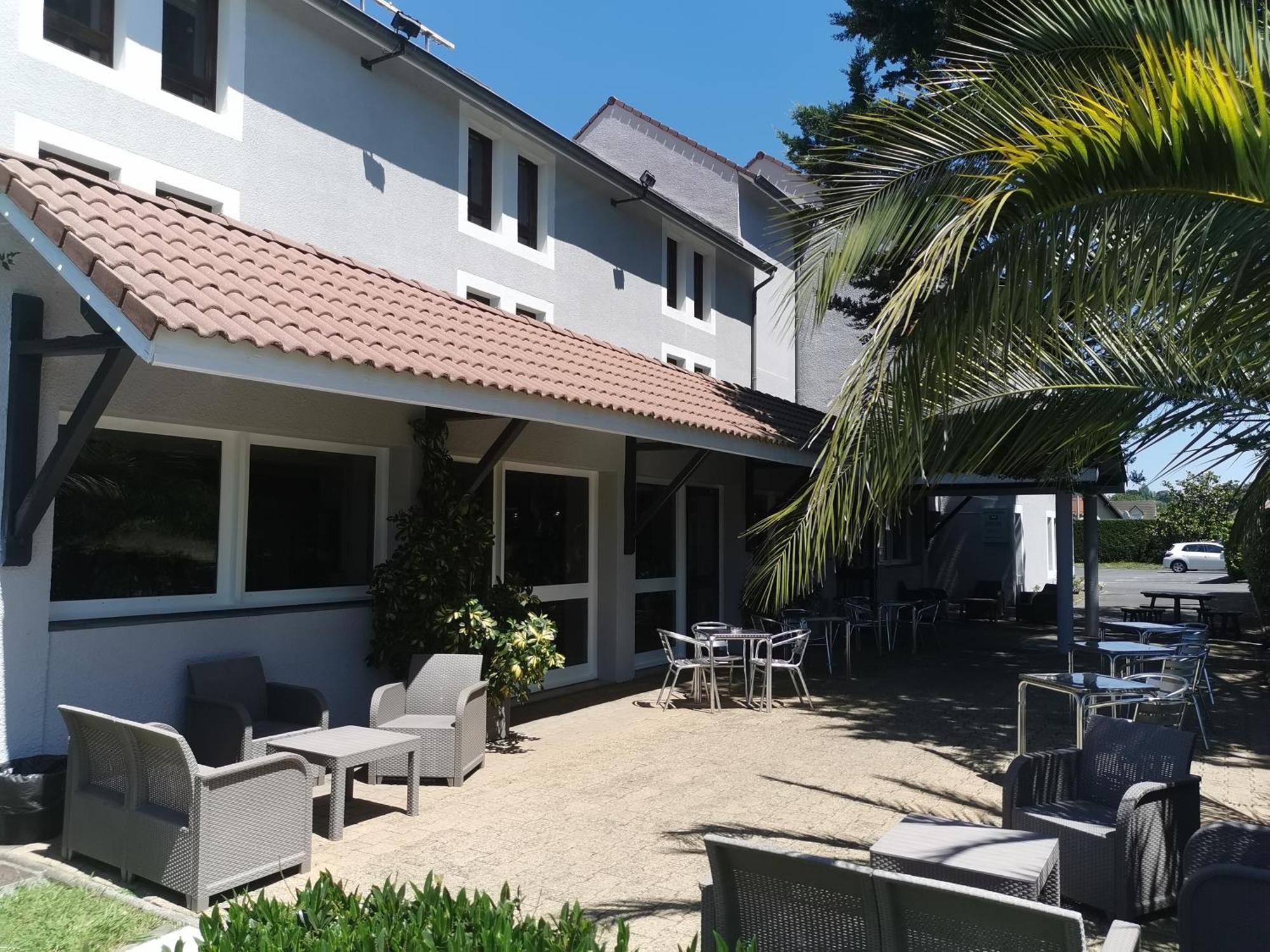 Brit Hotel Confort Pau Lons Экстерьер фото