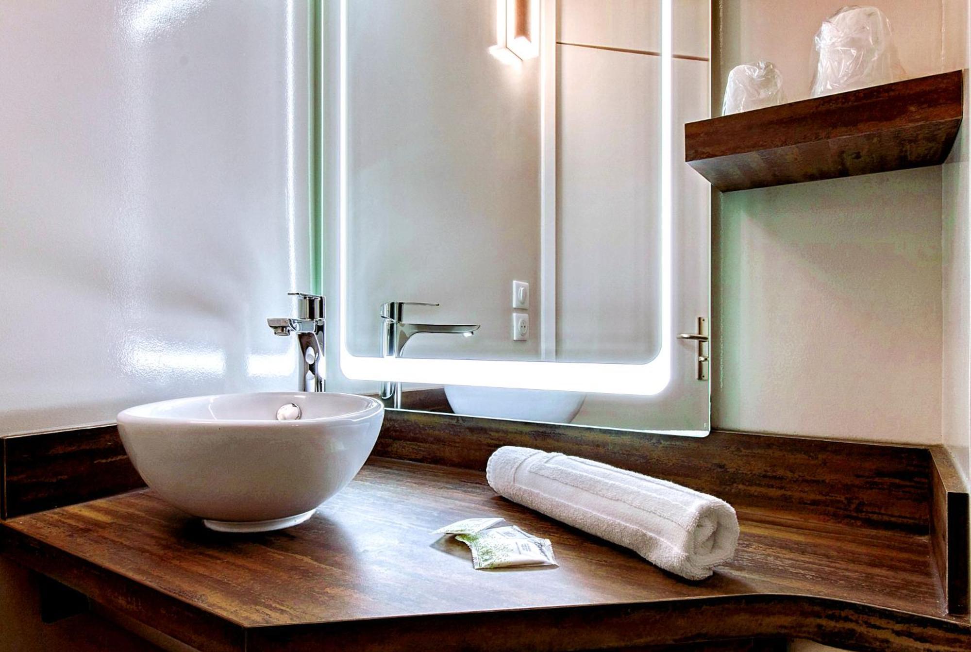 Brit Hotel Confort Pau Lons Экстерьер фото
