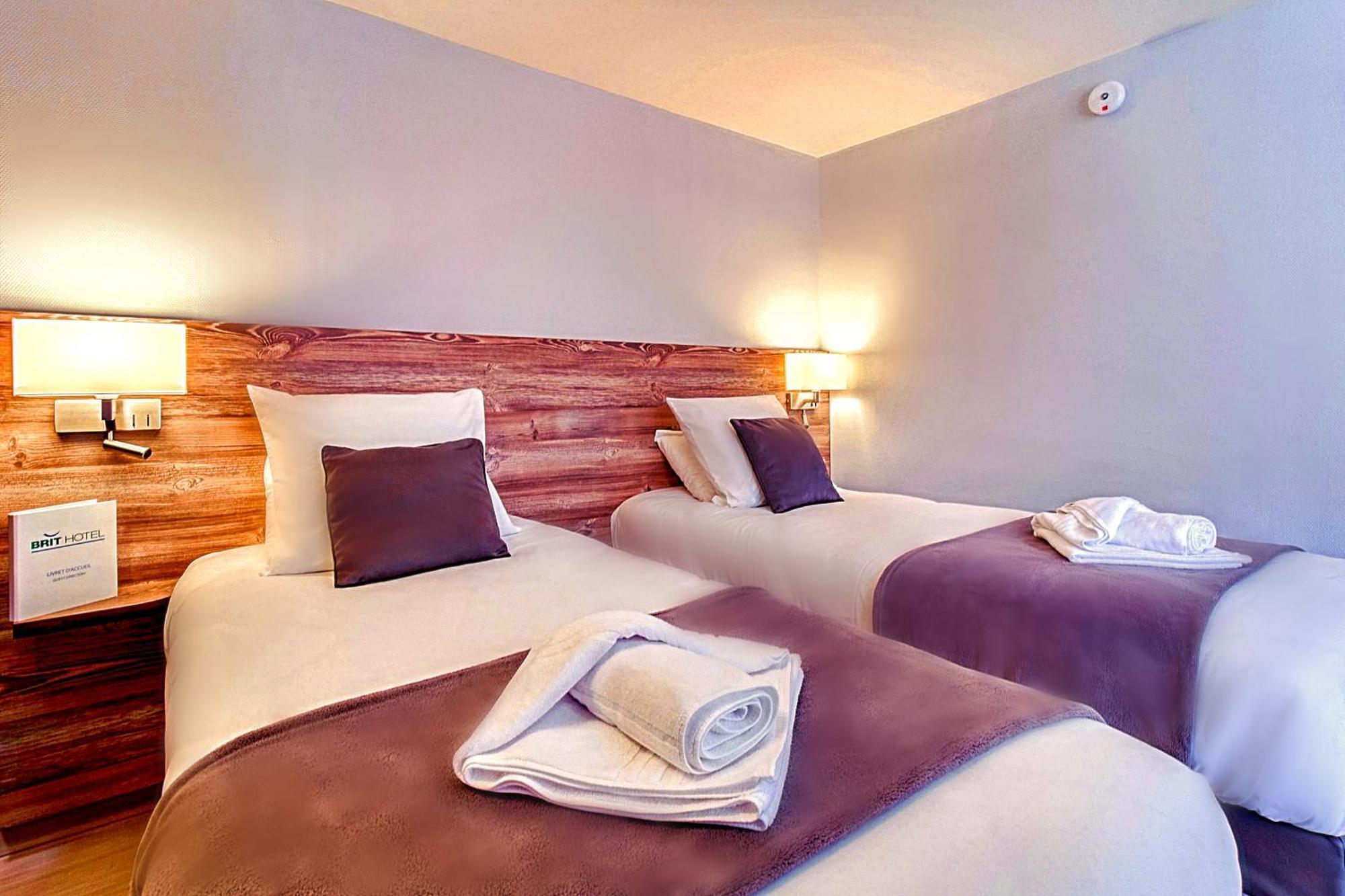 Brit Hotel Confort Pau Lons Экстерьер фото