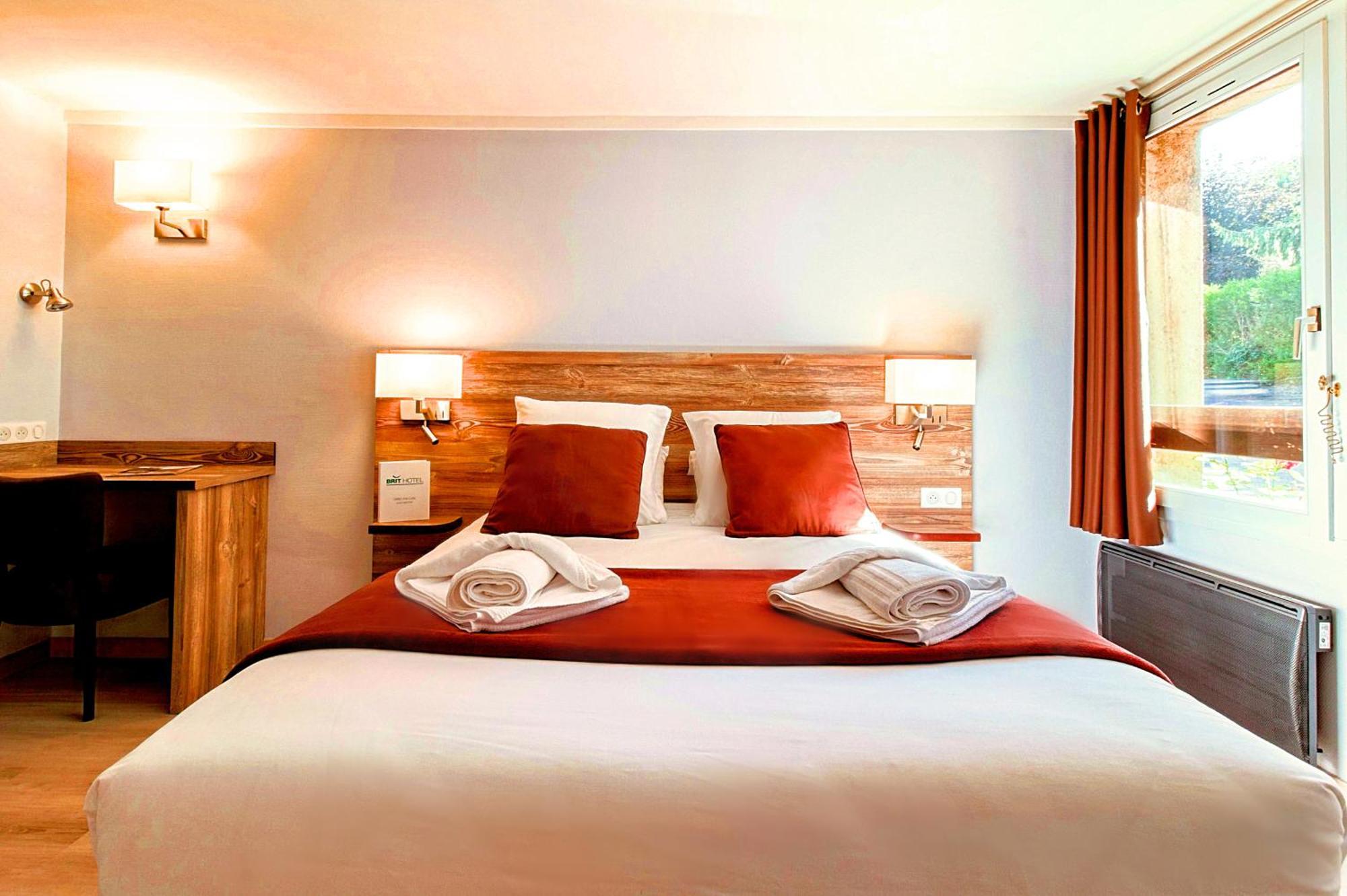 Brit Hotel Confort Pau Lons Экстерьер фото