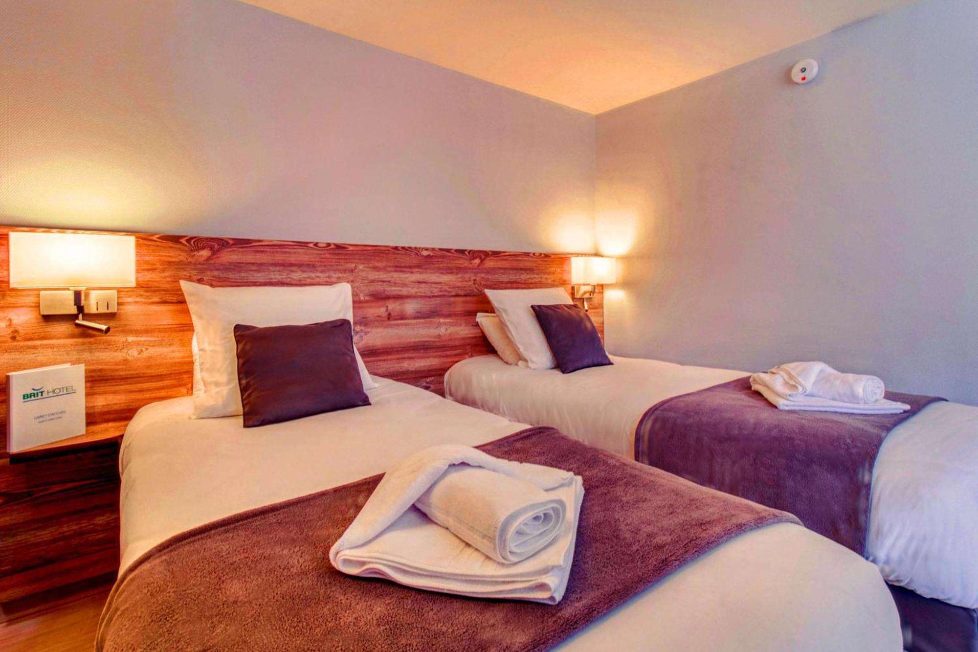 Brit Hotel Confort Pau Lons Экстерьер фото