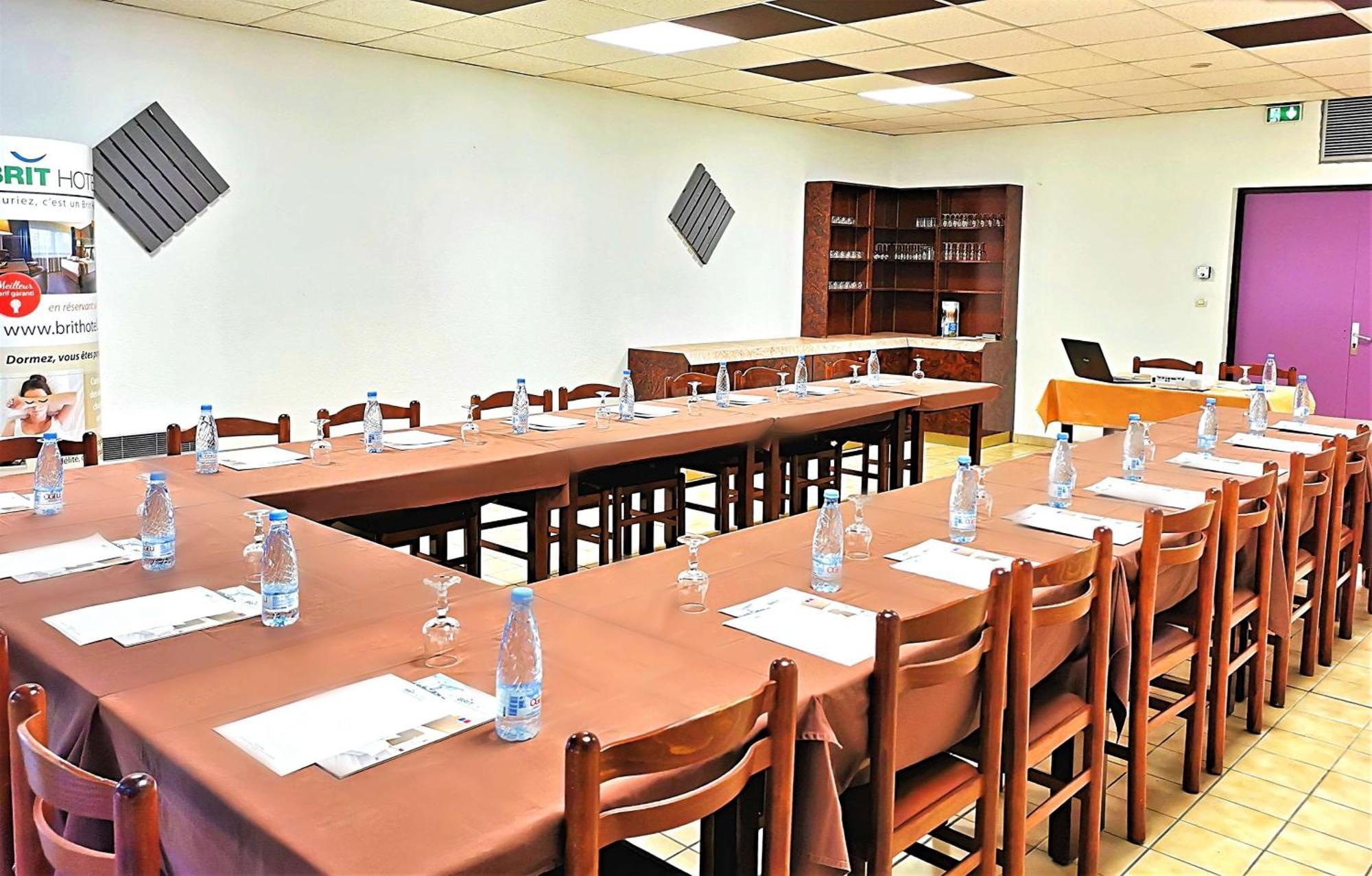 Brit Hotel Confort Pau Lons Экстерьер фото