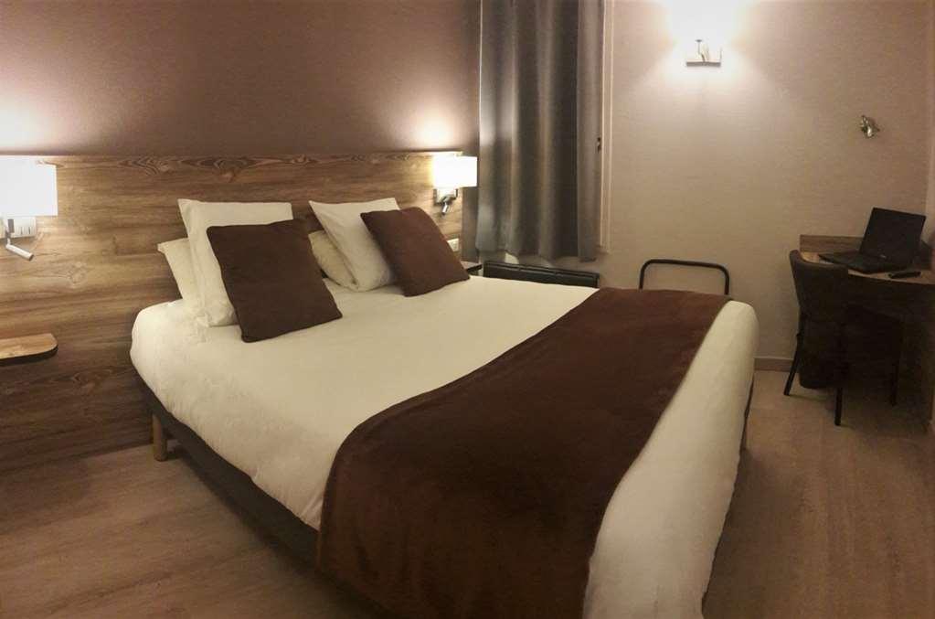 Brit Hotel Confort Pau Lons Номер фото
