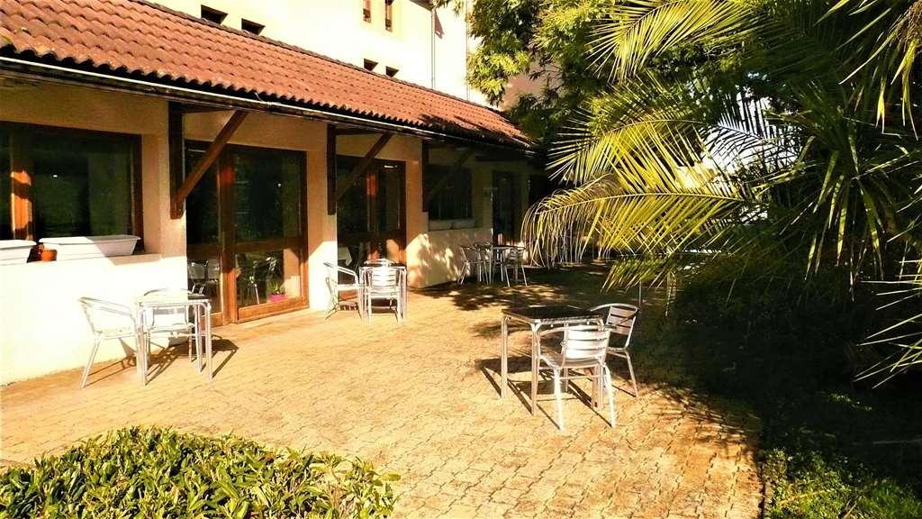 Brit Hotel Confort Pau Lons Экстерьер фото