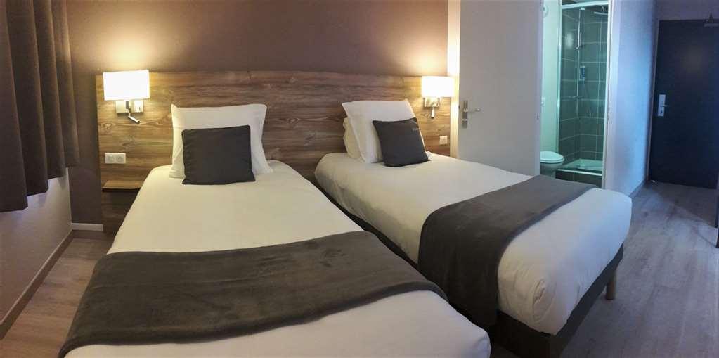 Brit Hotel Confort Pau Lons Номер фото
