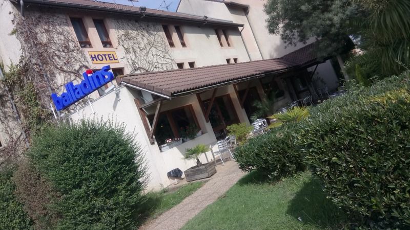 Brit Hotel Confort Pau Lons Экстерьер фото