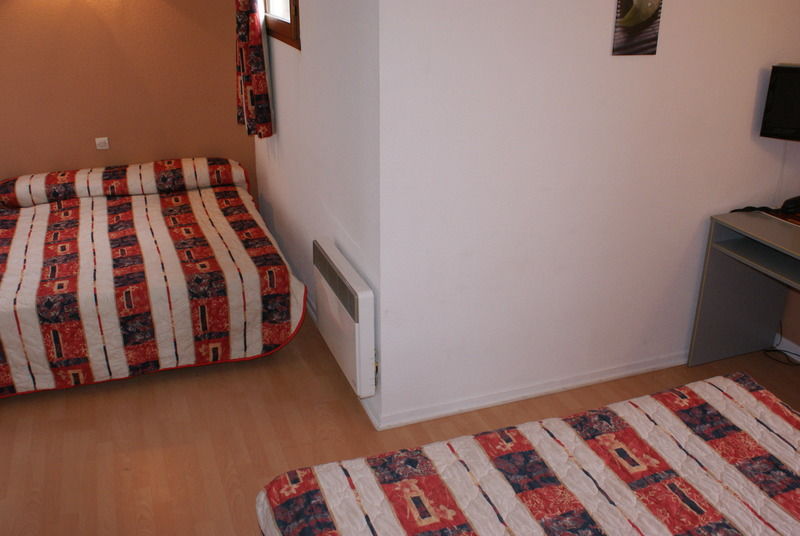 Brit Hotel Confort Pau Lons Экстерьер фото
