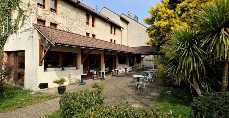 Brit Hotel Confort Pau Lons Экстерьер фото